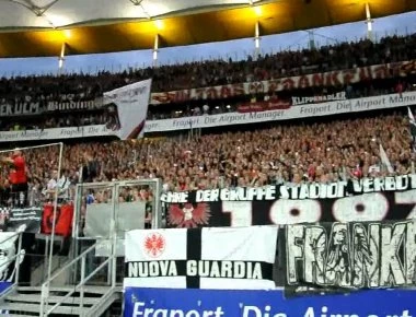 «Ταρακούνησαν» τη Λευκωσία οι Γερμανοί οπαδοί της Άιντραχτ - Δείτε βίντεο